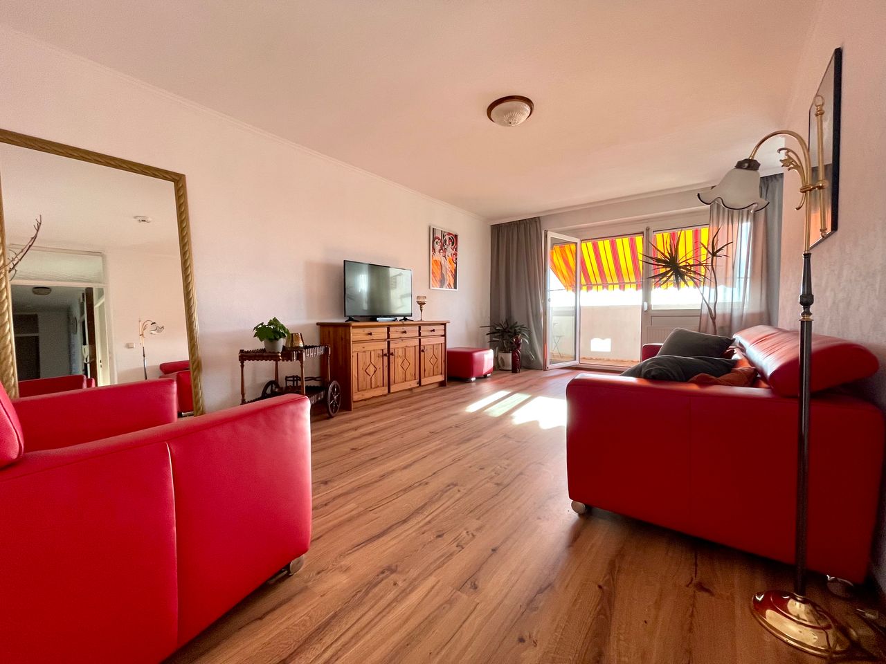 70 sq flat 2 balconies in Nürnberg Messe Fair 5 mins walk, 8 mins downtown