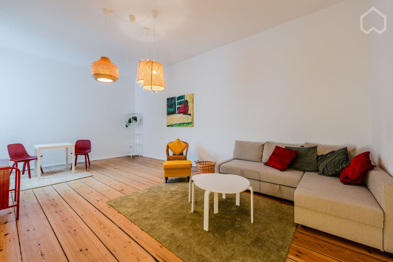 Bright, well-designed 2-room apartment in an old building in Berlin-Kreuzberg (rear building)