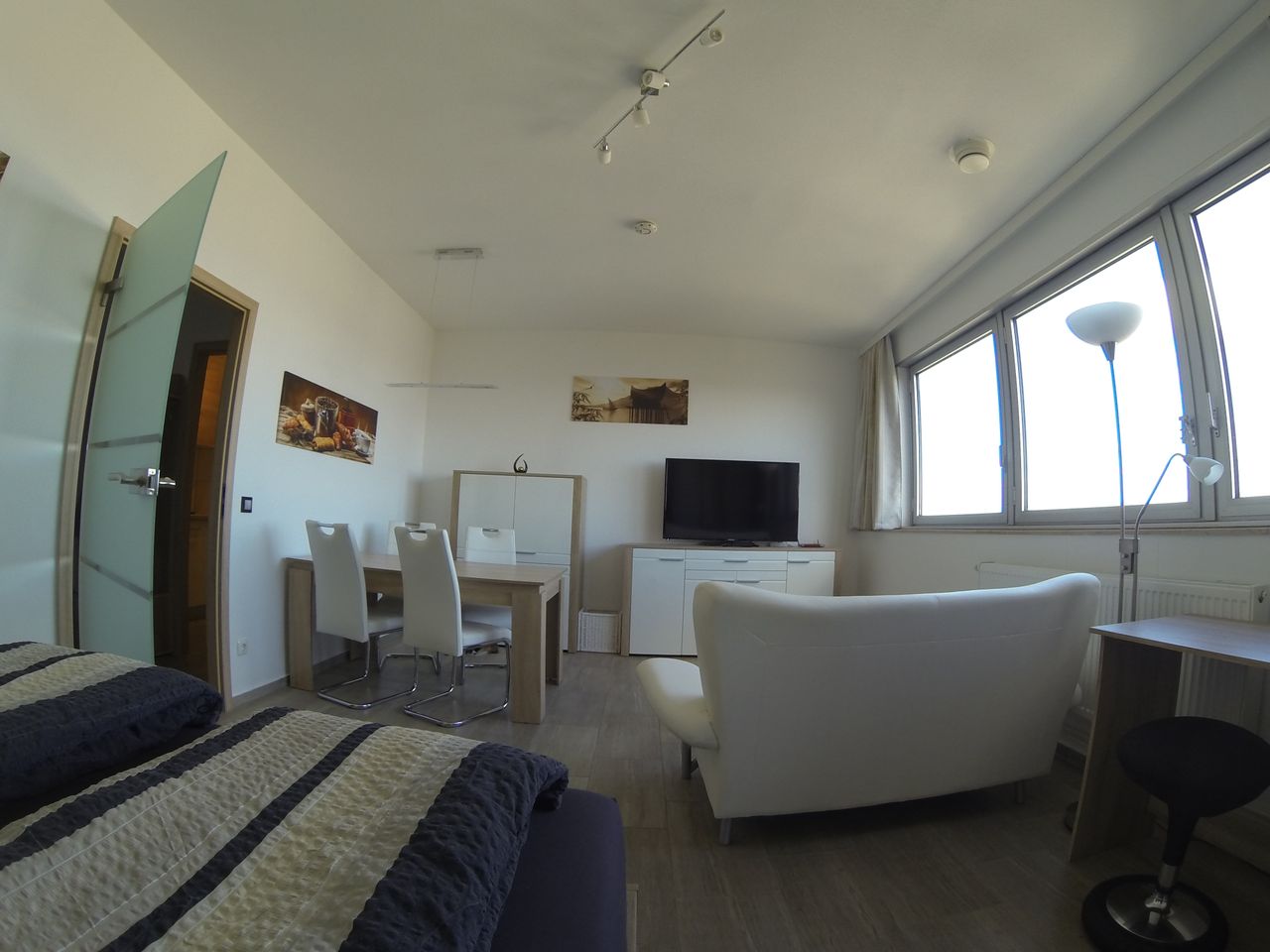 Stylish 30th Floor Flat with Panoramic Views & Prime Ehrenfeld Location