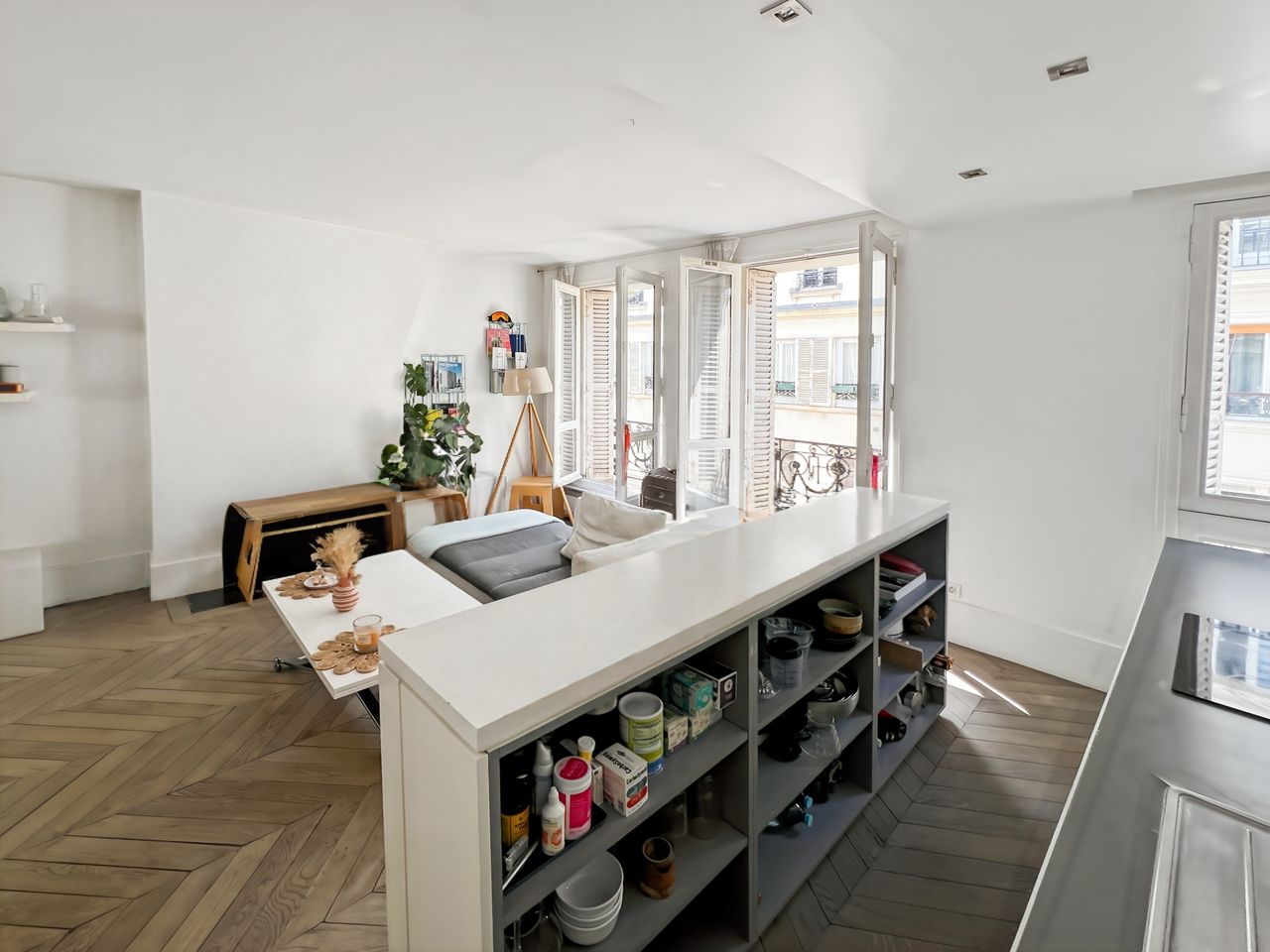 Bright & Charming 1-Bedroom in Central Paris