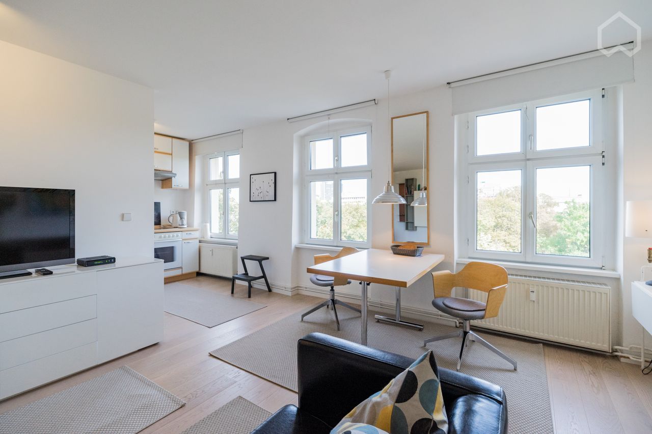 ***Quiet loft-apartment with green view in the heart of Berlin***