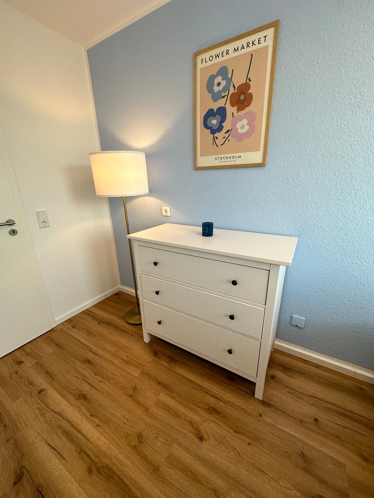 Modern, newly renovated apartment ,3 bedrooms for up to 7 people on Mönchengladbach's Hindenburgstraße, Within Walking Distance to the Main Train Station