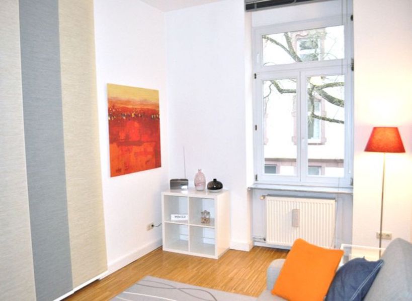 Bright Apartment In Sachsenhausen | With Bathtub And Small Garden Shared W/ Neighbors