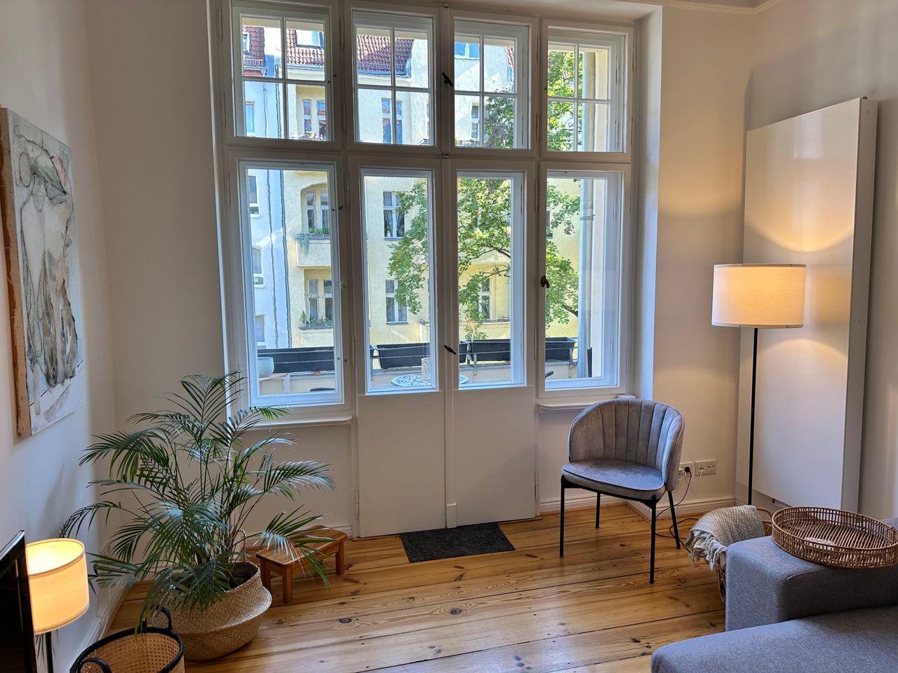 Top renovated, modern and fully furnished 2-room apartment in a prime city location in Berlin with nice balcony