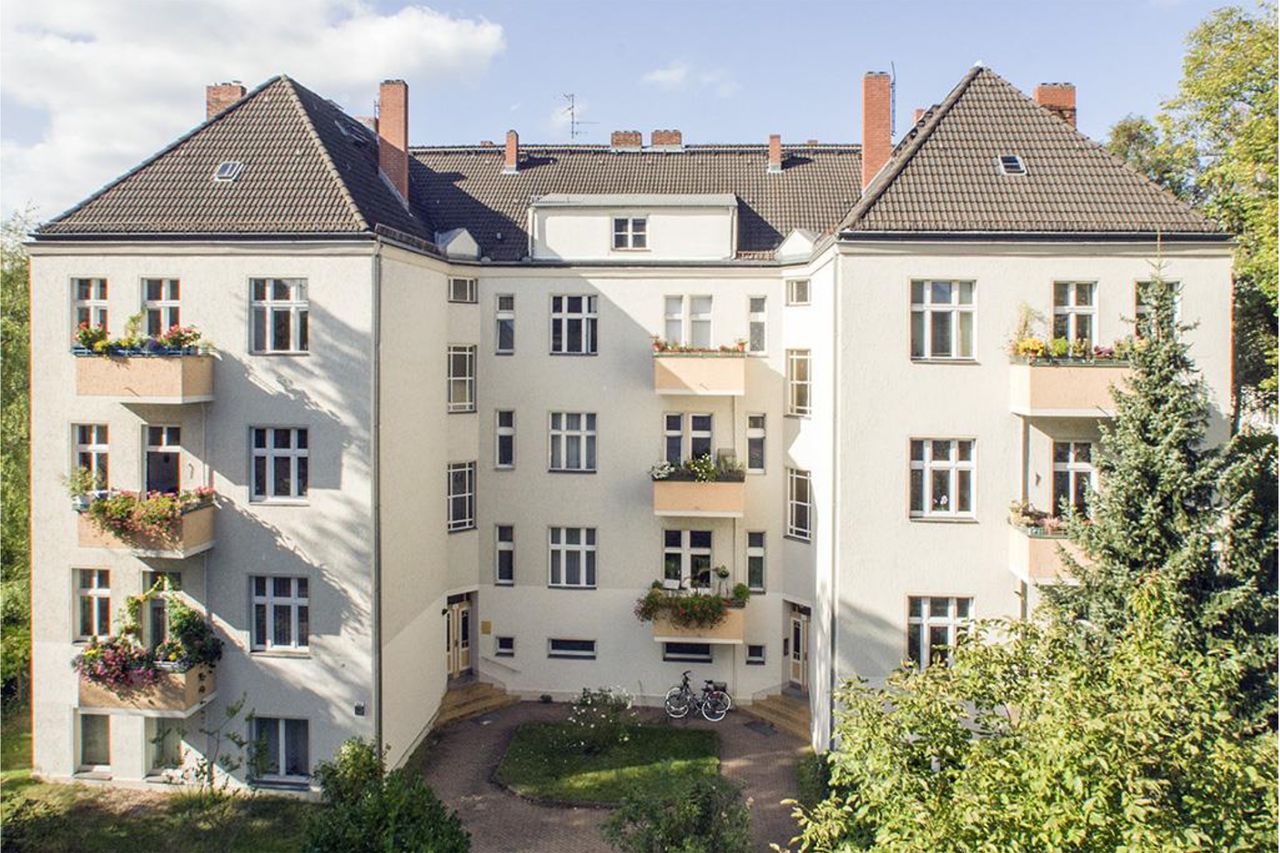 Very sunny and cosy apartment with balcony close to FU university and S1 Lichterfelde West station