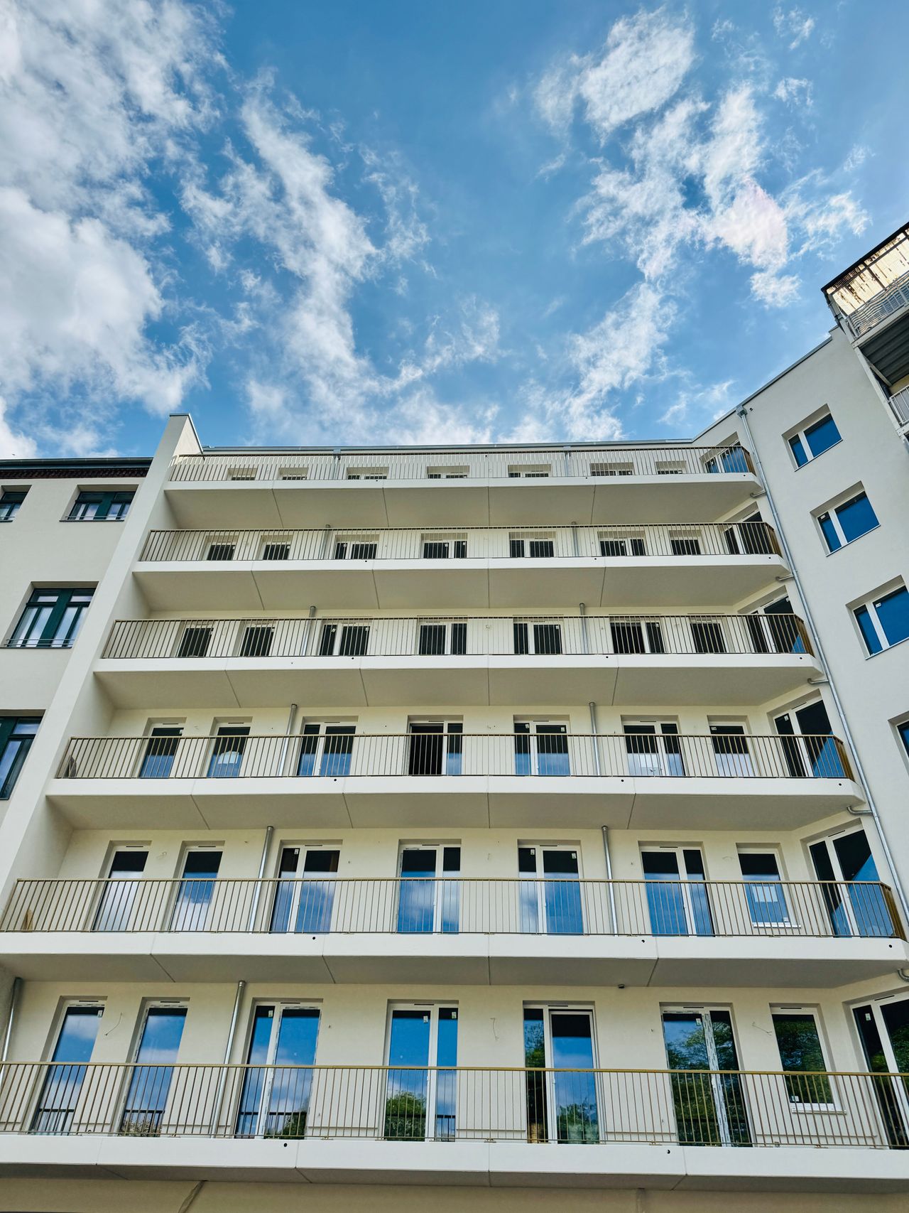 LUXURY APARTMENT WITH ALL-INCLUSIVE RENT