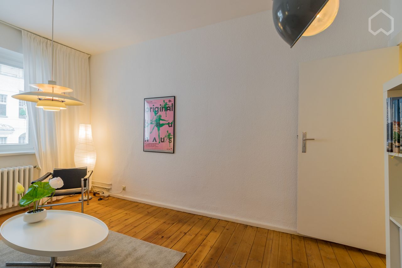Well equipped, practical and cozy 2 Room-Apartment flat with balcony near Savignyplatz