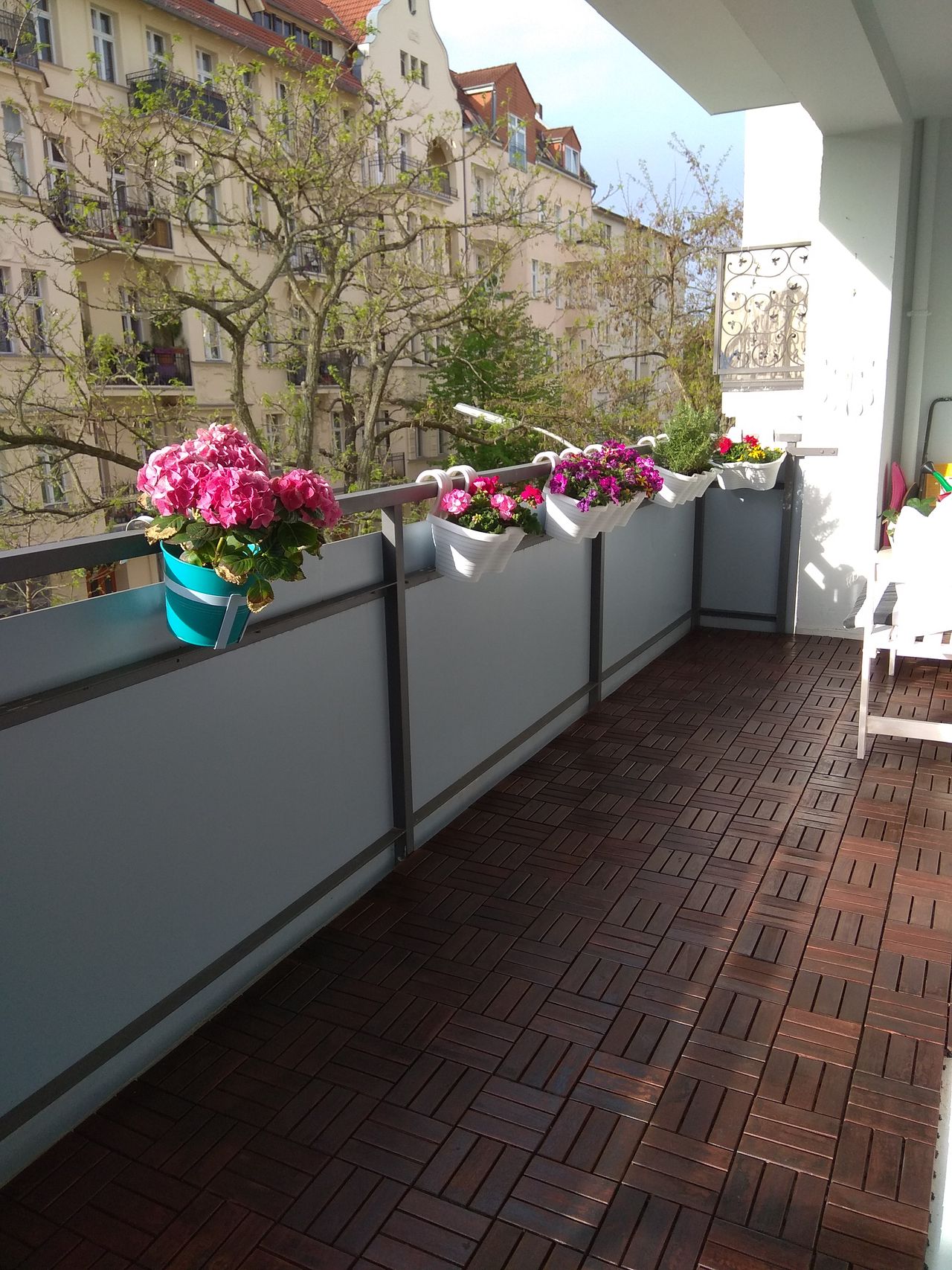 Family Apartment in Schöneberg: Bright with Balcony, Open Floor Plan, Well-Equipped Kitchen & Great Bathroom, Near Parks & Playgrounds