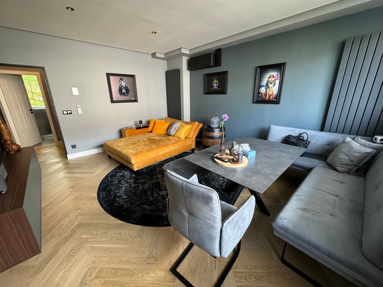 Beautiful luxury apartment with balcony in the middle of the Bavarian Quarter and near the Motzstraße. Diplomat's apartment air conditioning