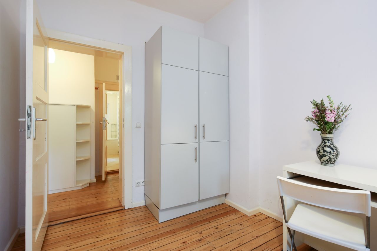 Practical 3 room apartment with balcony and green view at Prenzlauer Berg