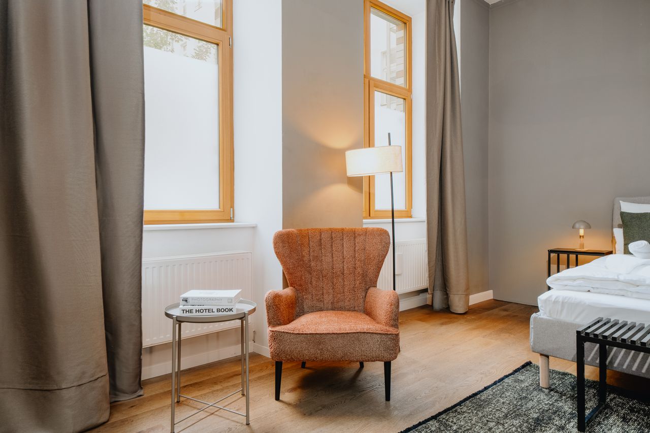 Fully Furnished 4-Room Apartment in Prime Location – Kastanienallee, Berlin