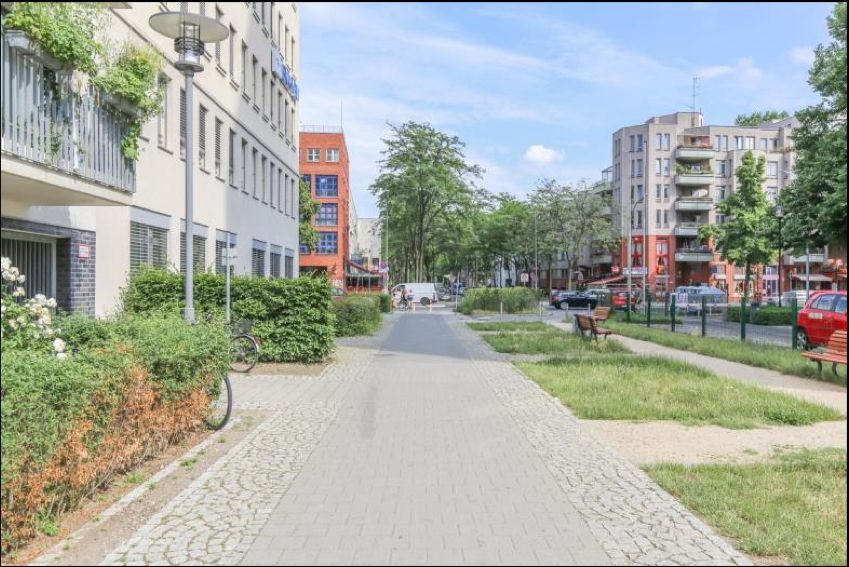 Bright 2-room apartment with balcony next to Berlin Gallery