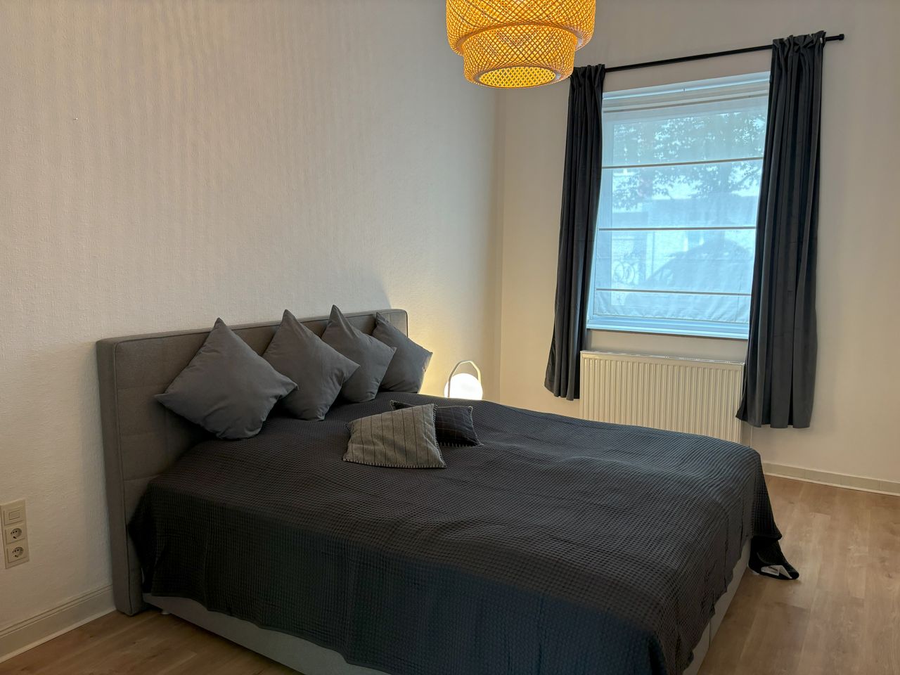 *****Beautiful apartment in old building in central location near Volksgarten******