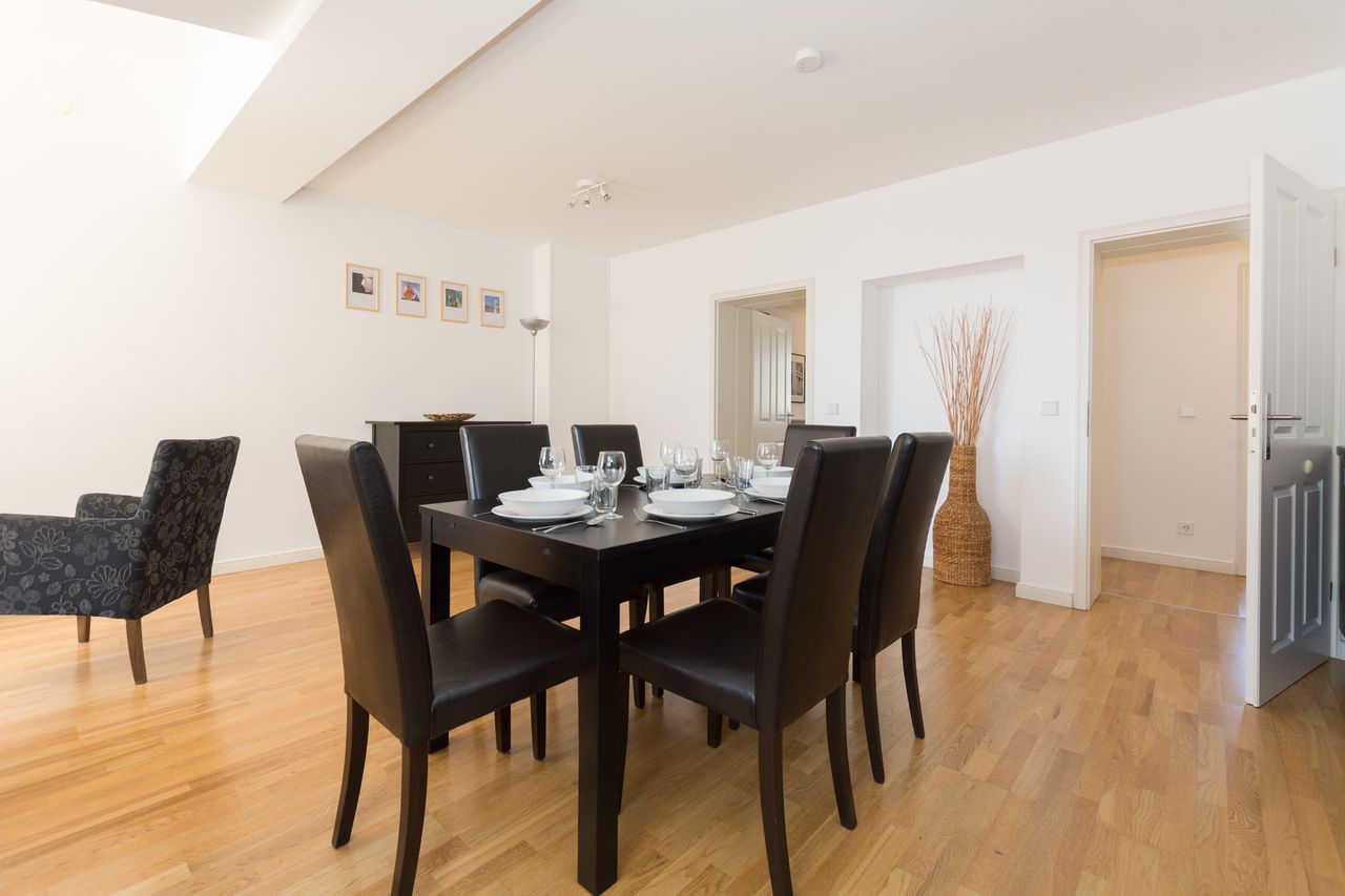 Top floor apartment with terrace in a wonderful neighborhood