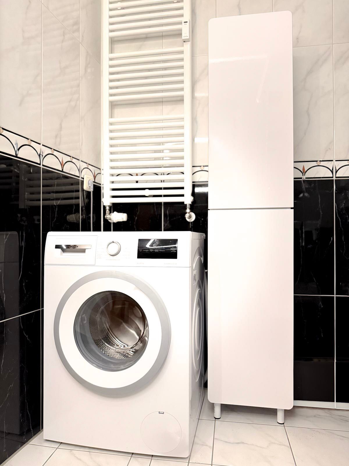 Central apartment with private balcony overlooking the garden | 600m to the main train station | Free Netflix"