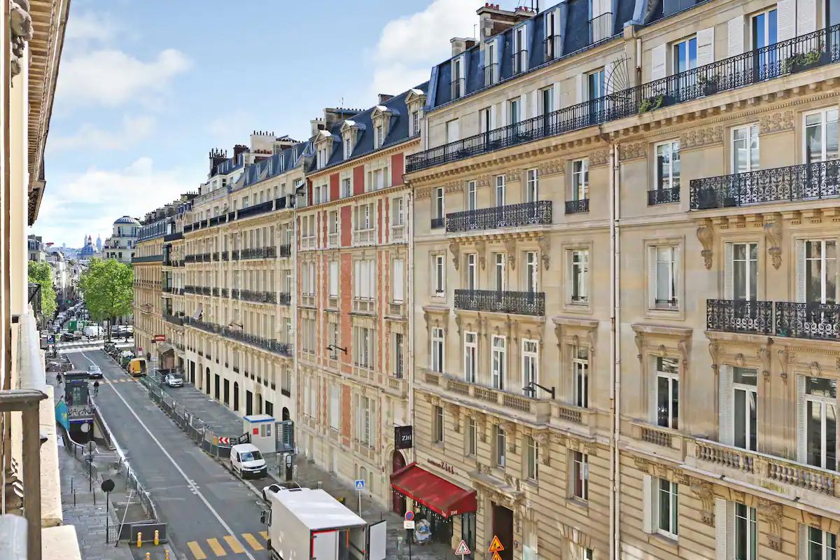 Modern Comfort for 4: Chic Parisian Apartment