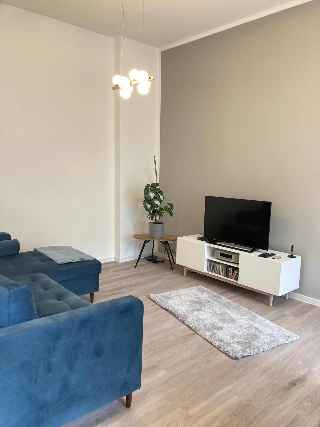 Bright, recently refurbished quiet "Altbau" apartment in Berlin Mitte-Moabit / Westphalian Quarter