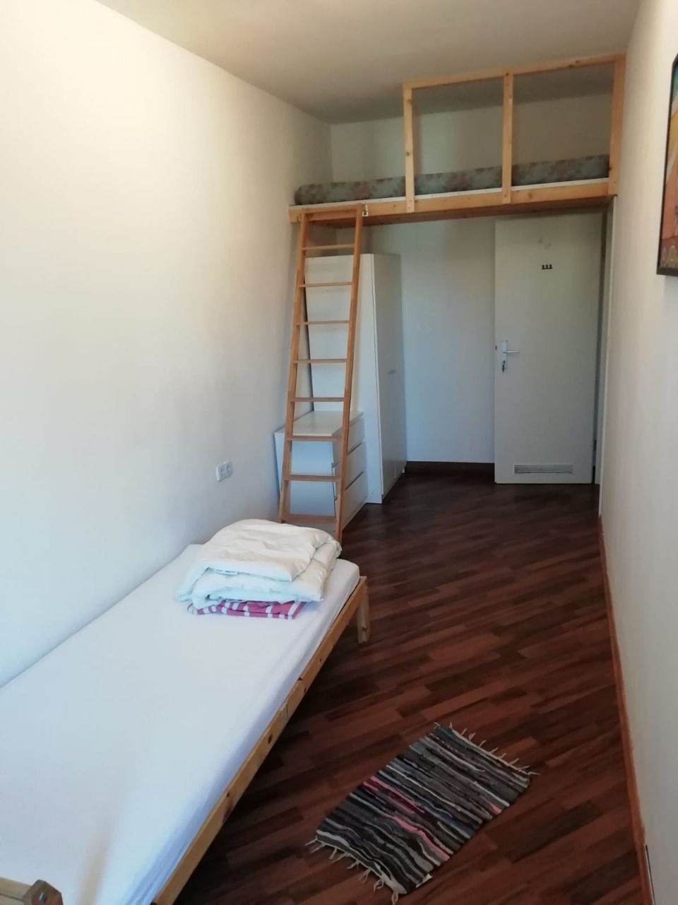 Light furnished room in a WG