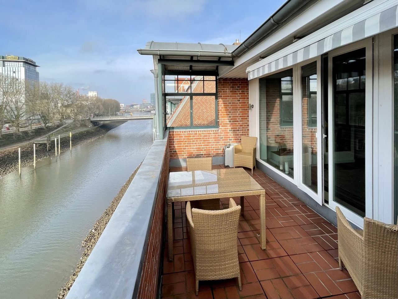 Furnished maisonette on the Teerhof with a view out to the Kleine Weser