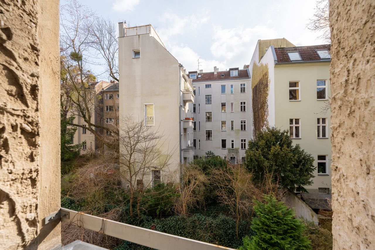 Renovated and elegant 3-Room Apartment w/balcony in Steglitz district