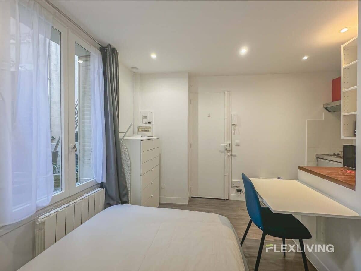 On the ground floor of a quiet and well-maintained condominium, this beautiful 12m2 studio