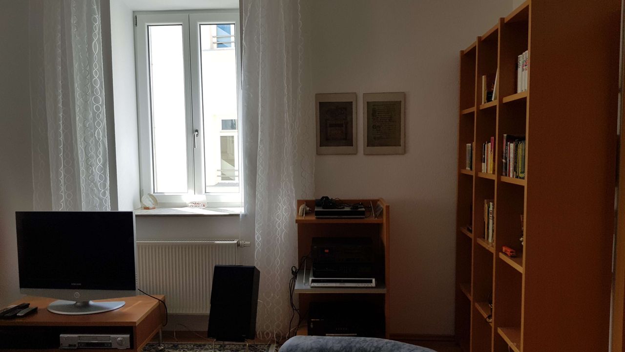 Quiet city center location, as good as new furnished 3.5 room apartment with loggia and EBK in Erlangen