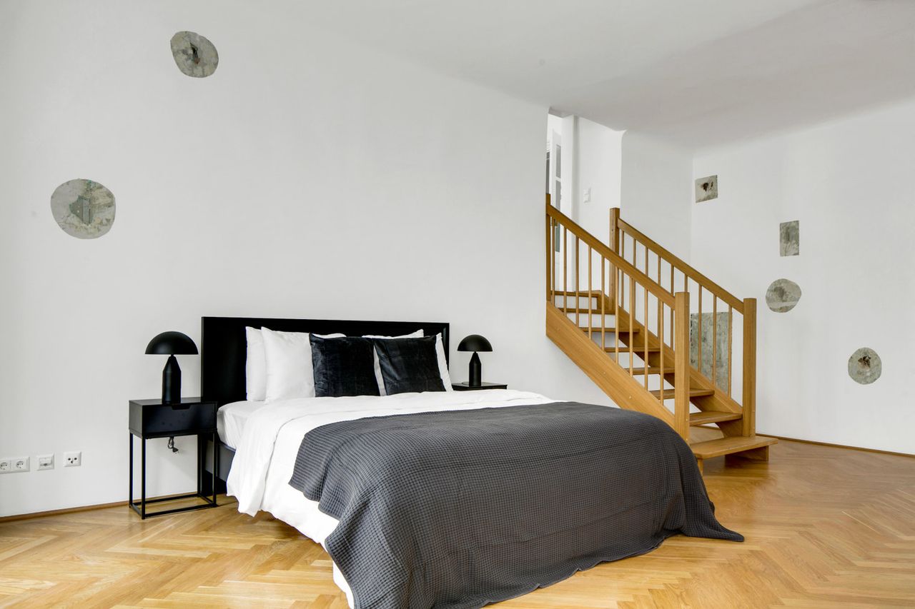 Upscale Innere Stadt 2BR in Core City Center