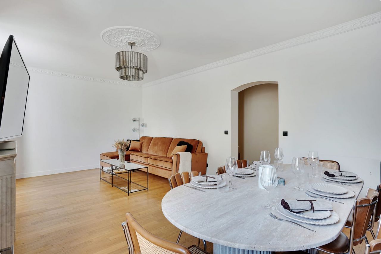 Spacious and wonderful apartment - Invalides