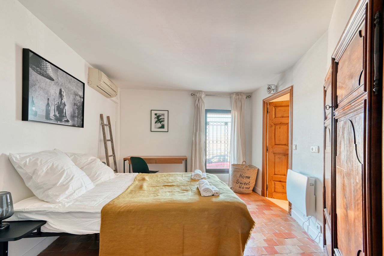 Charming & spacious suite with nice neighbours