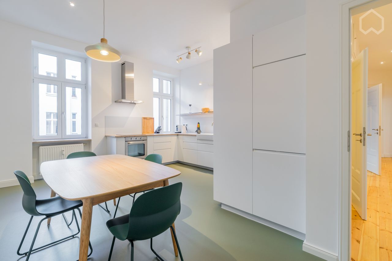 Generous and modern 4-room apartment in the center of Prenzlauer Berg