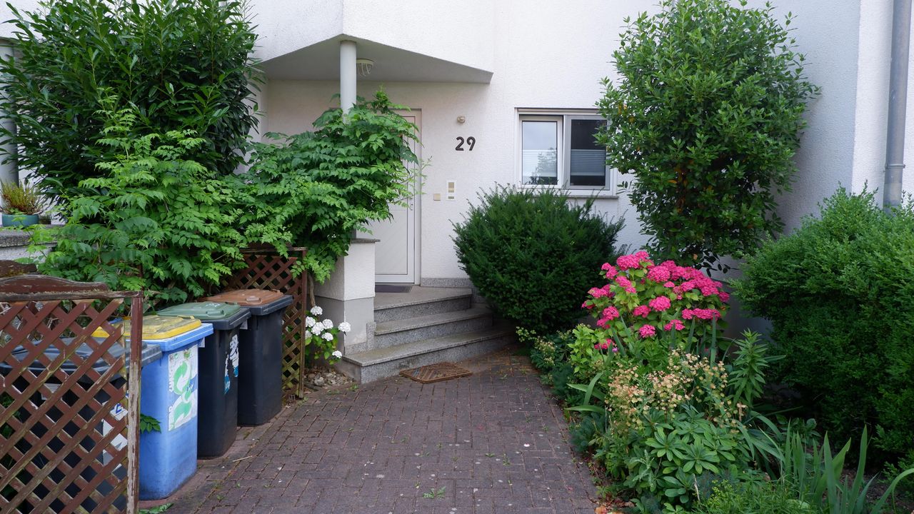 Family-friendly terraced house in quiet and central location near European School Frankfurt