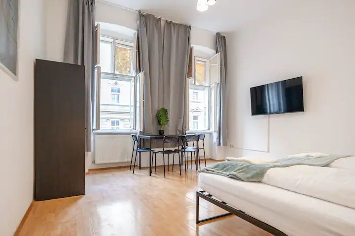 Perfect, 2 room home close to Wiener Stadthalle