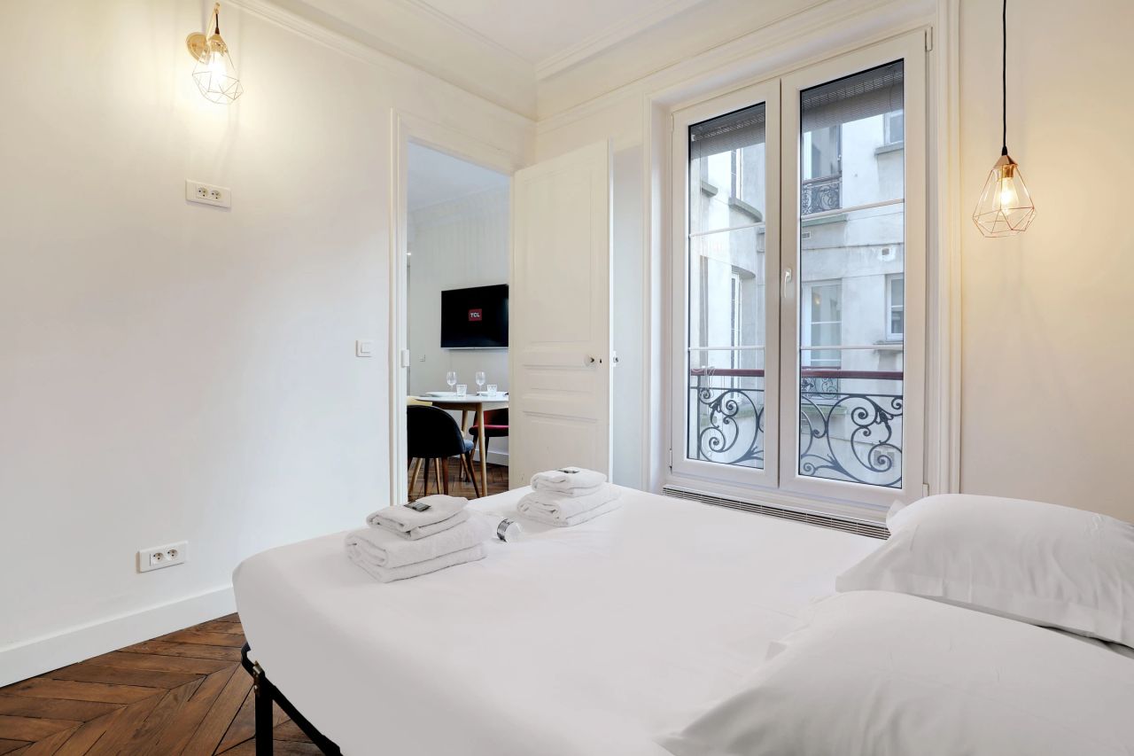 Charming 2 room apartment completely refurbished and located on the edge of the marsh and bastille