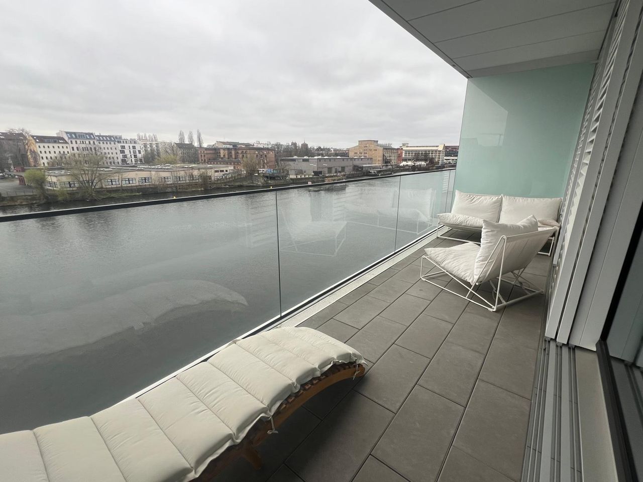 Amazing, beautiful loft with river-view at Eastside Gallery
