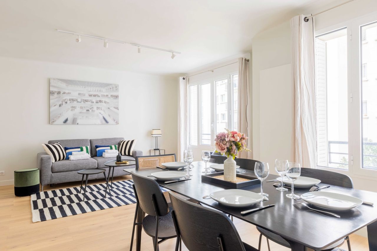 Stylish 2-BR apartment of 69m2 in the 16th district of Paris
