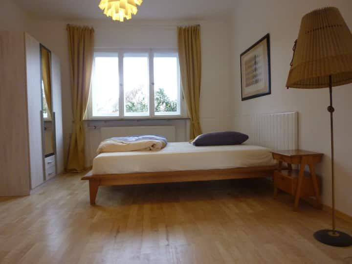 2-room flat, quiet, central, close to city centre and trade fair