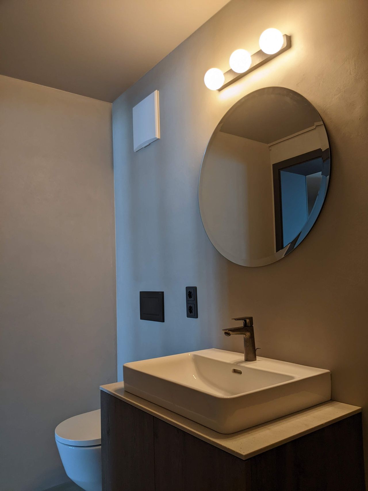 Stylish Conlon House Studio Apartment | Prime Location Munich | Fully Equipped Kitchen & Amenities