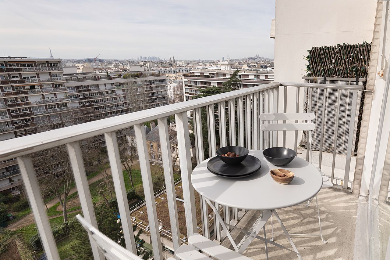 2 Bedrooms and balcony in Charonne
