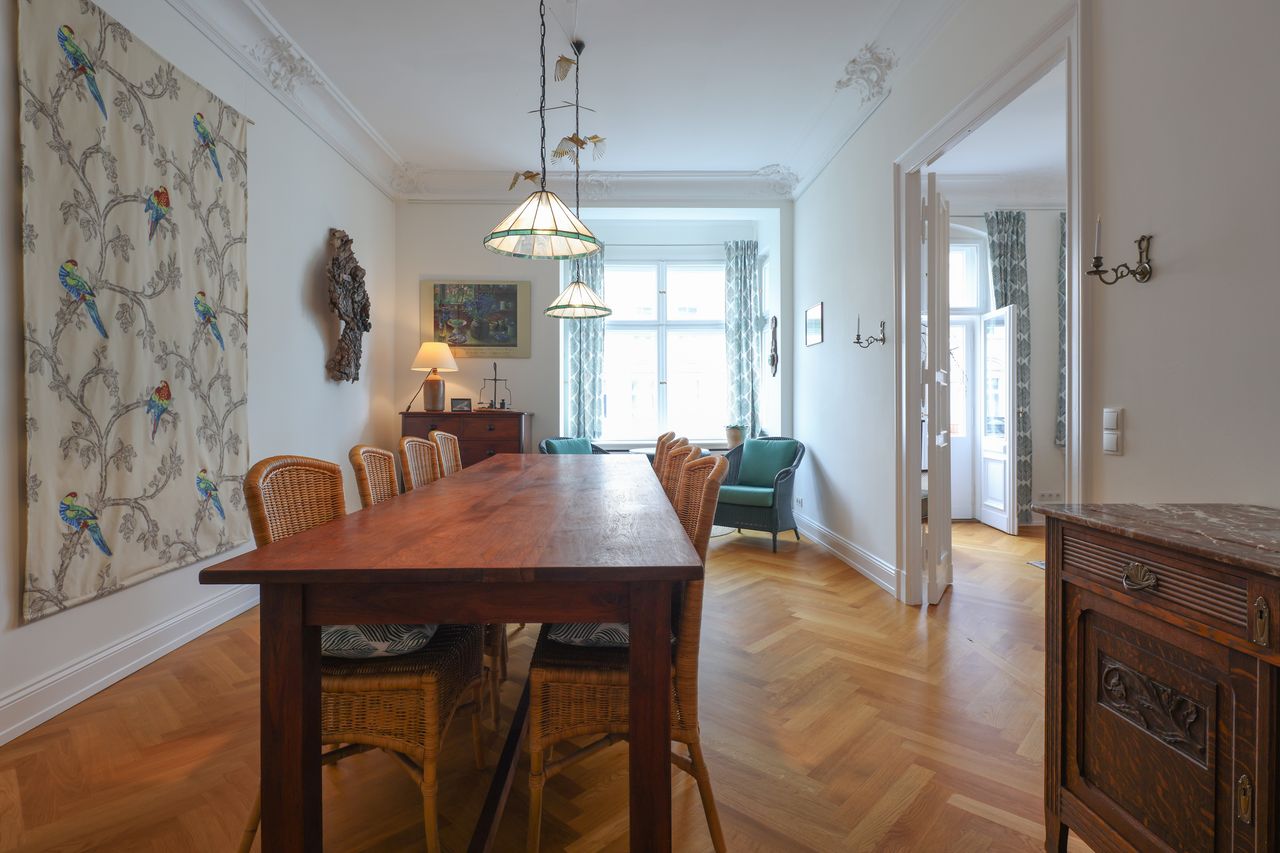 Cozy renovated old building with a beautiful mix of modern and antique furniture in Berlin-Charlottenburg