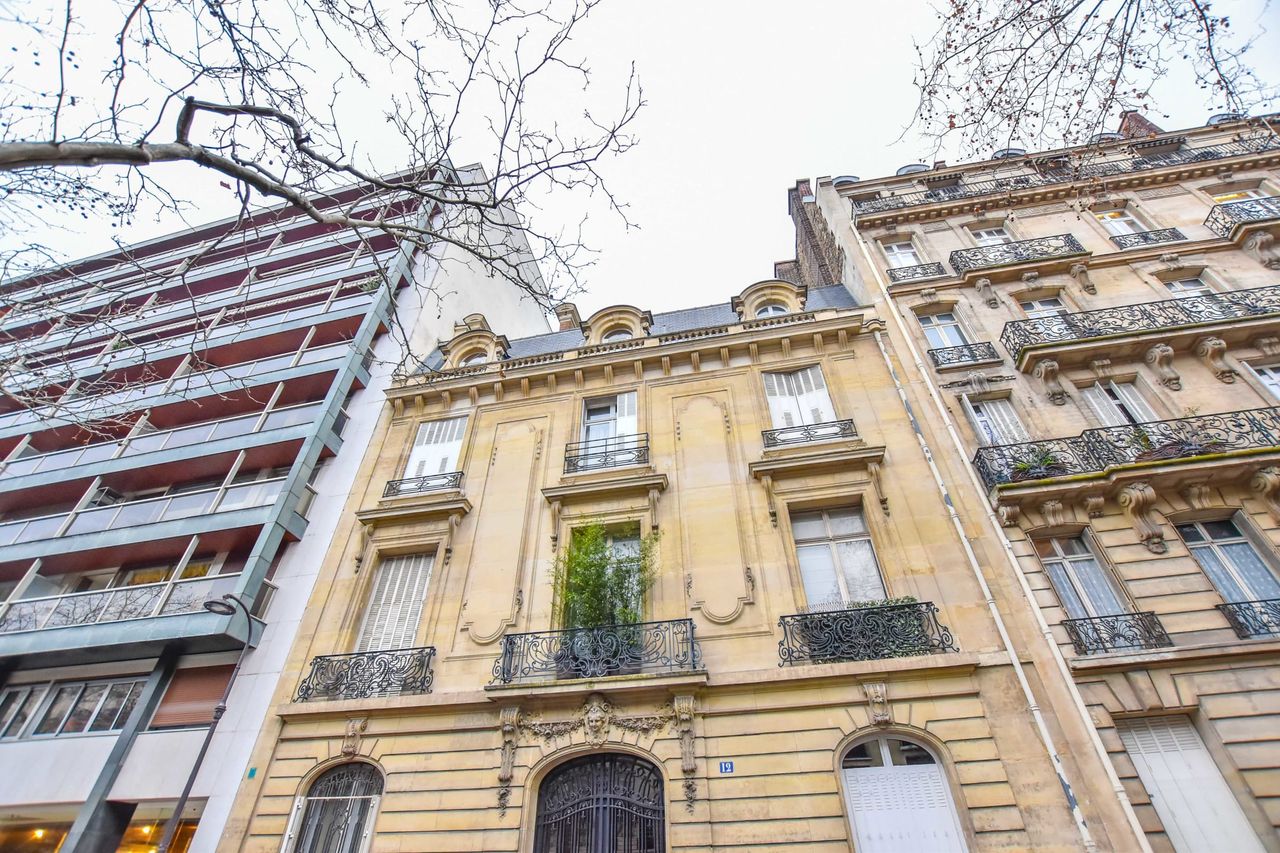 Elegant 2BDR  Apartment with Haussmannian Charm - Flandrin / Rue de la pompe