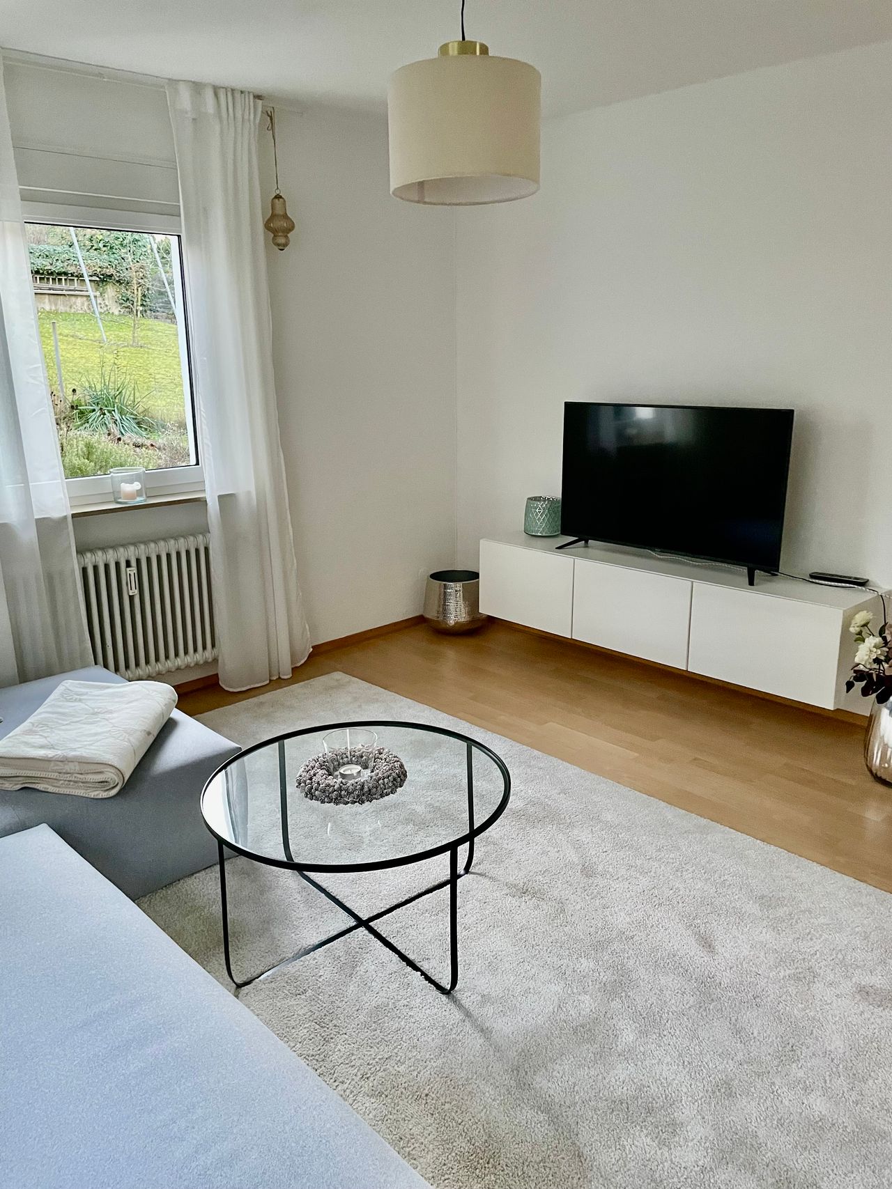 Bright, furnished 2.5-room apartment with balcony, garden & garage