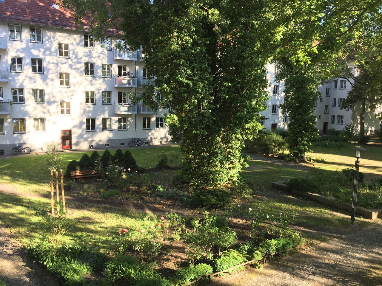 Beautiful, quiet, balcony, home office - 2bdr apt P.berg