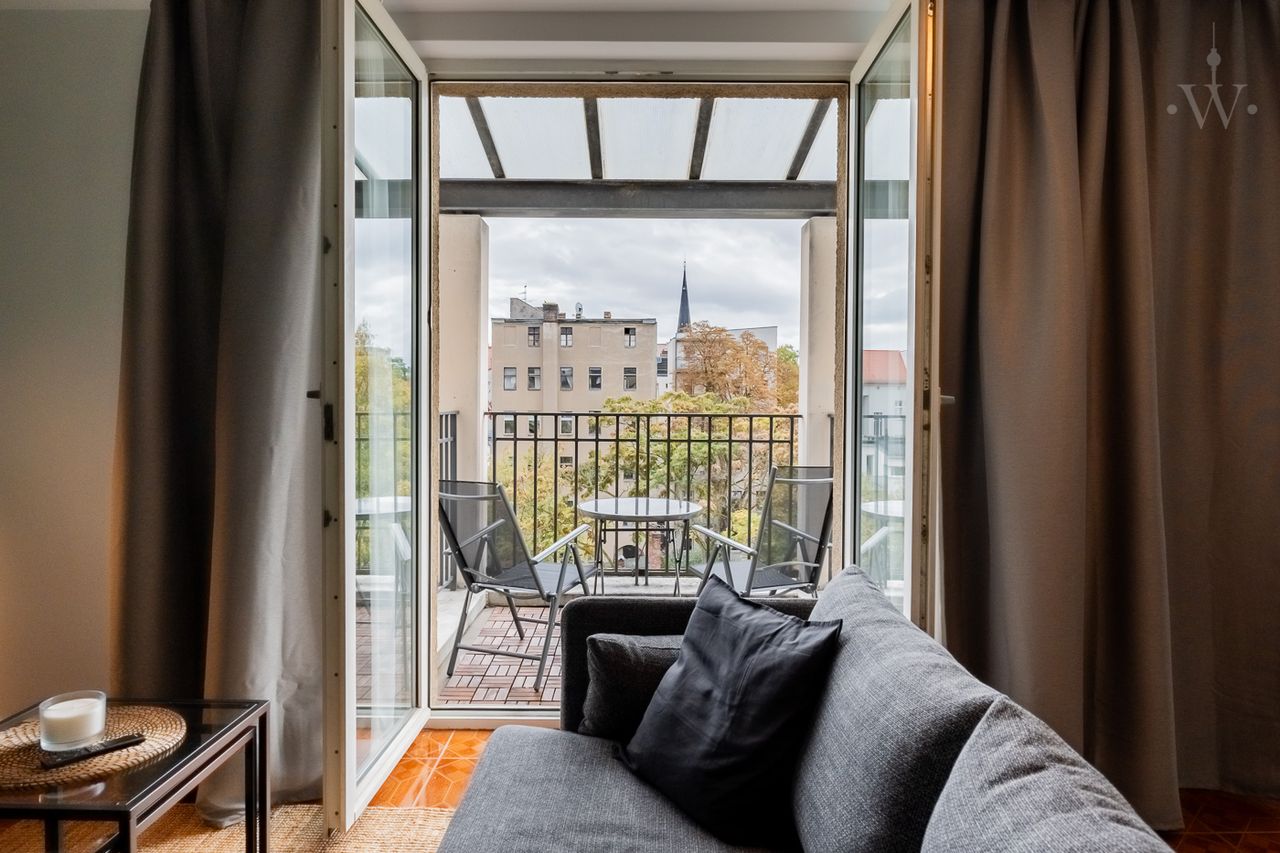 2-room-apartment directly at the "Gleisdreieck-Park"- with a lot of greenery