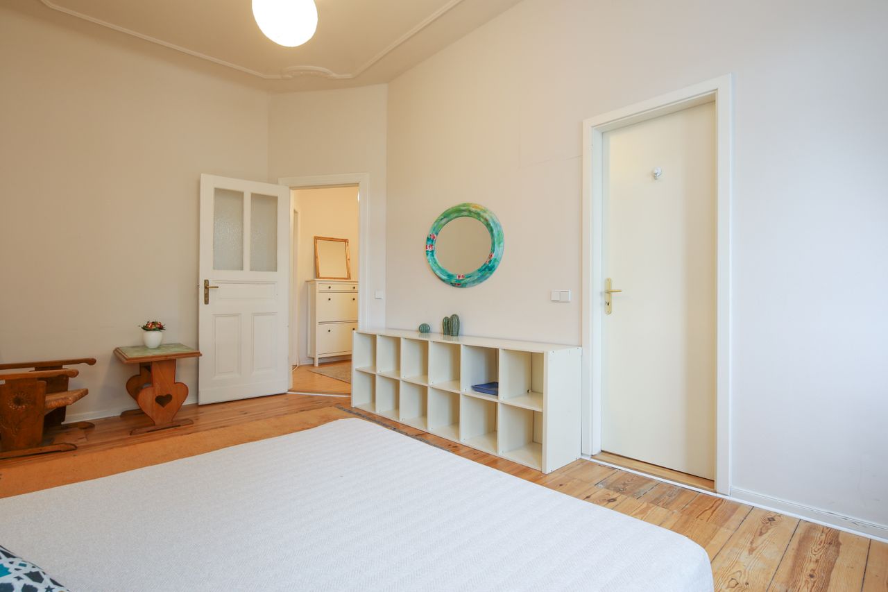 Bright and cozy 3 room apartment with 2 balconies in the middle of the trendy neighborhood Prenzlauer Berg