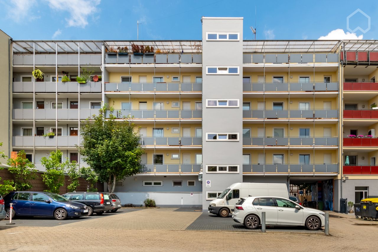 Flat in Magniviertel with balkony and parking