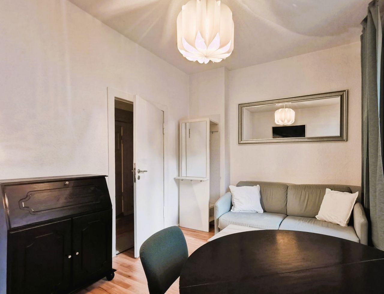 Confortable 2 Room Apartment  in Adlershof,  20 min BER