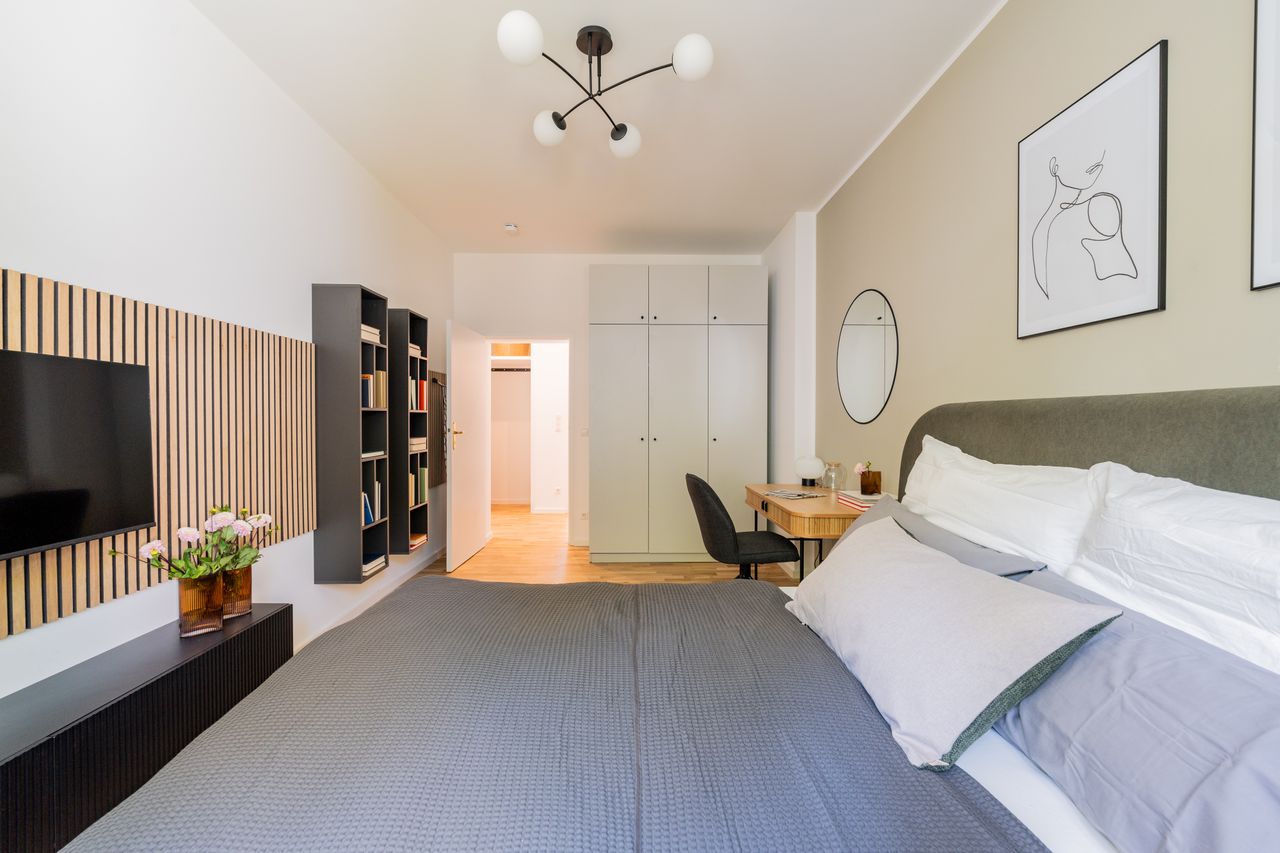 Urban Elegance: Lankwitz 2-bedrooms Apartment with private Balcony