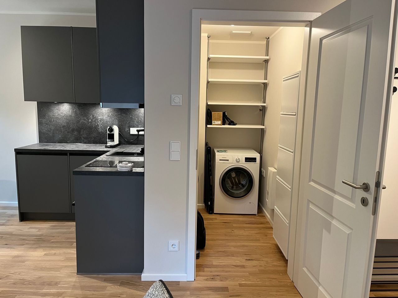 Stylish Designer Apartment with Separate Bedroom & Workspace – Opposite Sanssouci Park