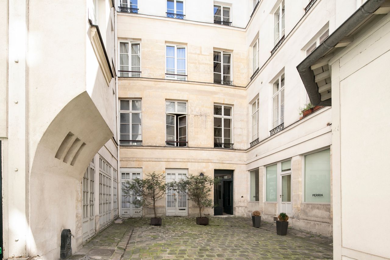 Bright apartment near Louvre & Palais Royal