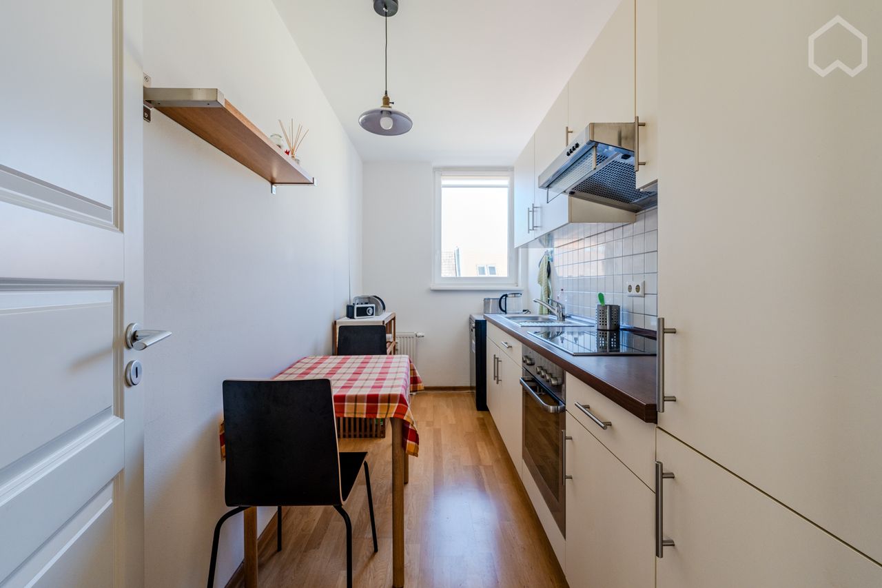 Charming 2-Room Apartment with Large Balcony in Prime Location, Berlin-Friedrichshain